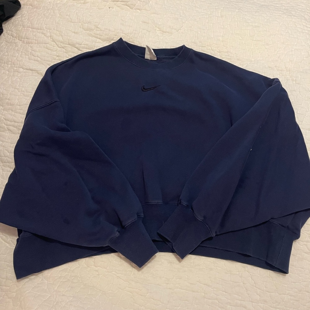 NIKE oversized cropped sweatshirt